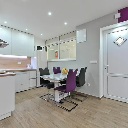Apartment Purple Summer City *